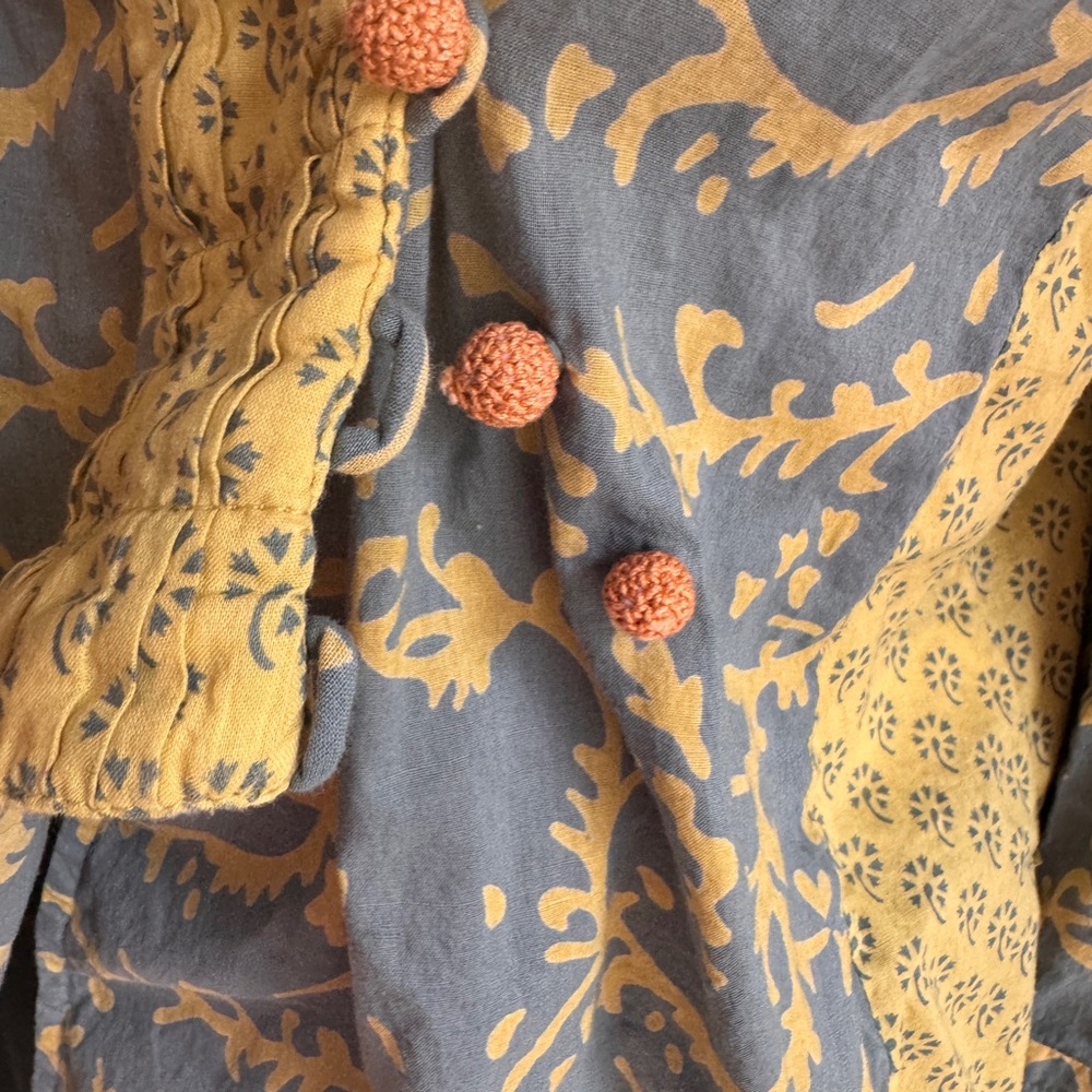 Yellow and Gray Floral Wrap Top size 7 used - Picture 4 of 7